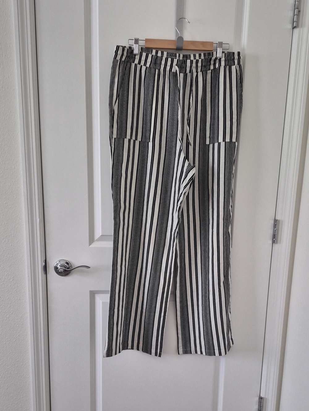 Women's Black & White Striped Relaxed Wide Leg Pants
